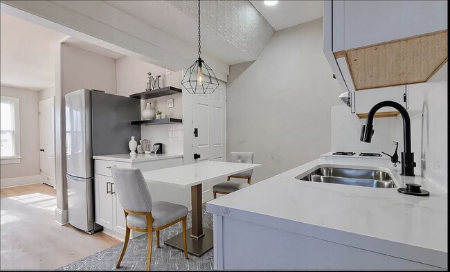 Photo - 121 W Moore St Unit 827 S Crockett - 121 W Moore St - 201