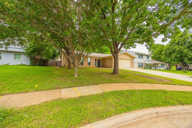 Photo - 4 Bedroom, 3 Bath Home Gorgeously Remodeled