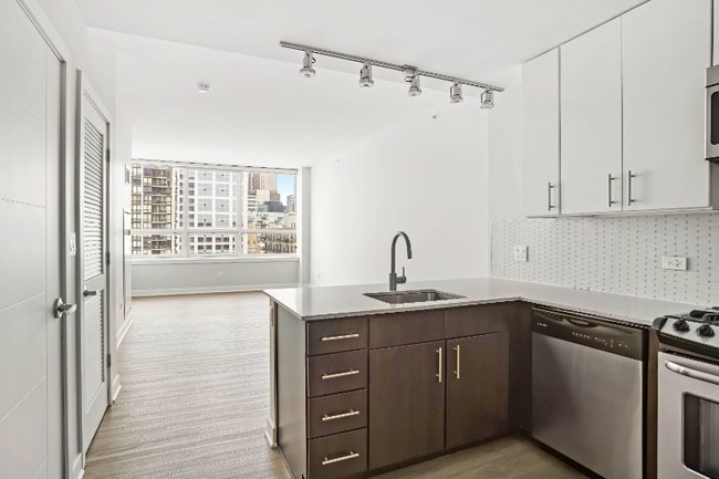 Photo - 764 W Adams St