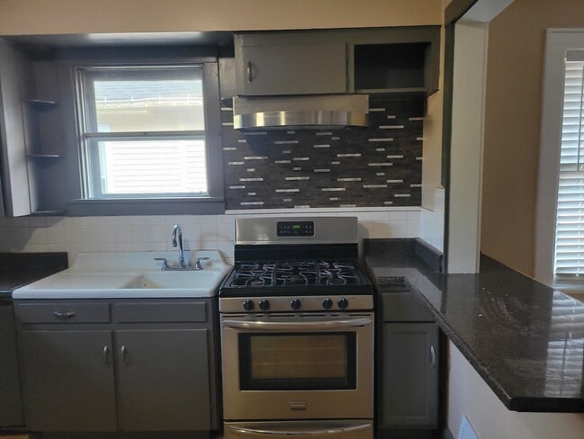 Photo - 135 S Elmwood Ave