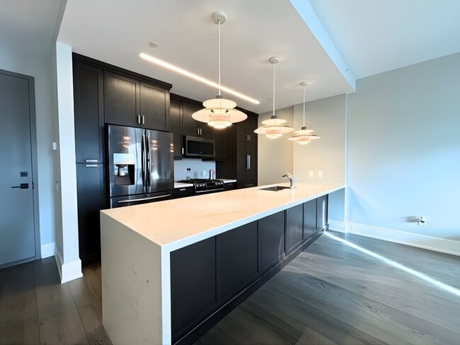 Building Photo - 181 James St N Unit PH4