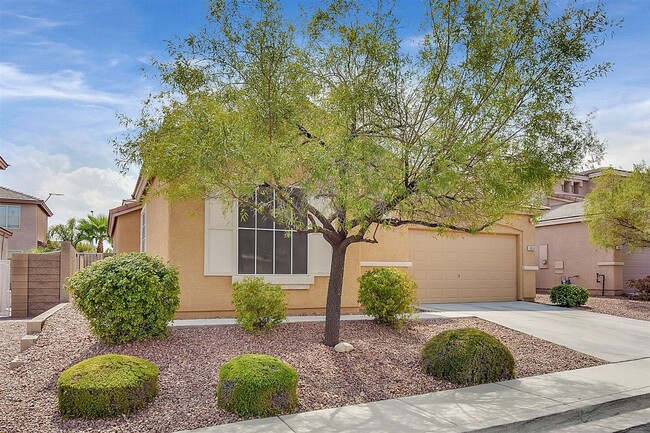 3 Bedroom Single Story Home with Open Floo... - 3 Bedroom Single Story Home with Open Floo...