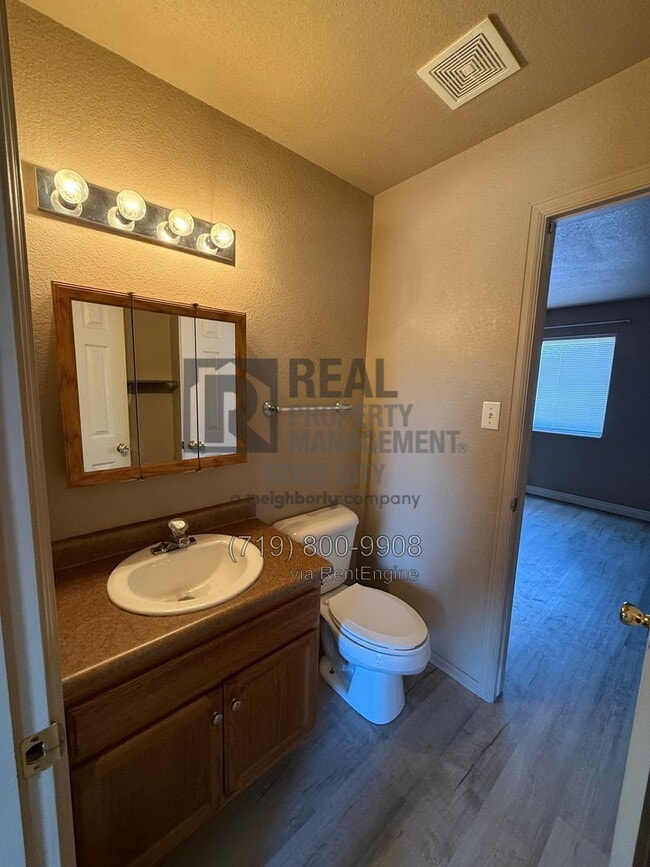 Photo - 996 S Palomar Dr