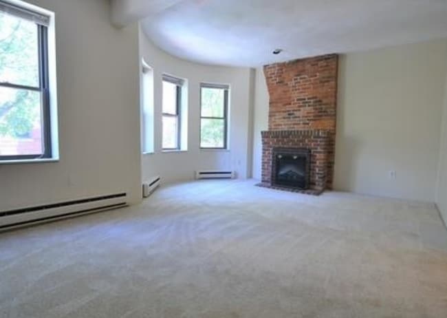 Building Photo - 46 Saint Germain St Unit T7