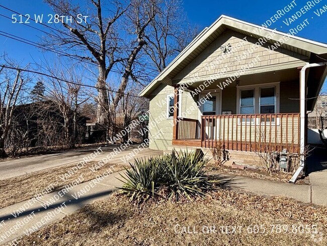 Building Photo - Charming 2 Bedroom 1 Bathroom House With L...