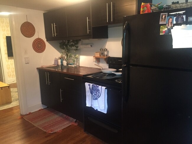 Photo - Updated 1 Bed/1 Bath - Great Location - T/... Unidad 5