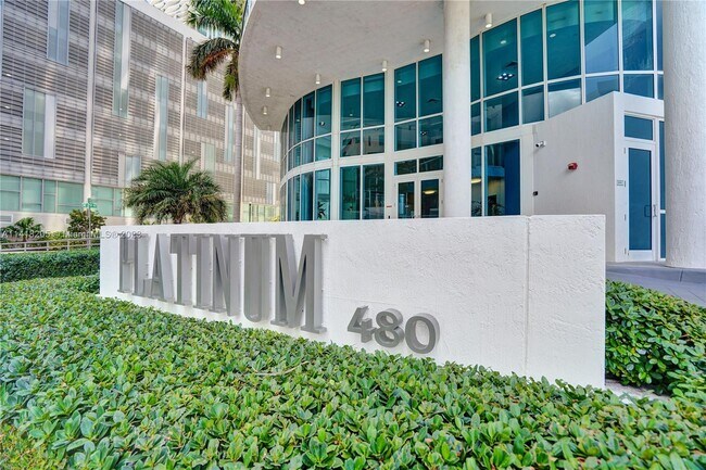 Photo - 480 NE 30th St