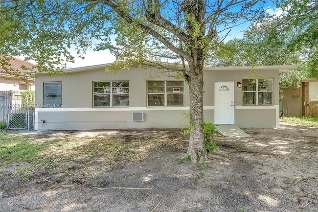 Building Photo - 2781 NW 13th Ct