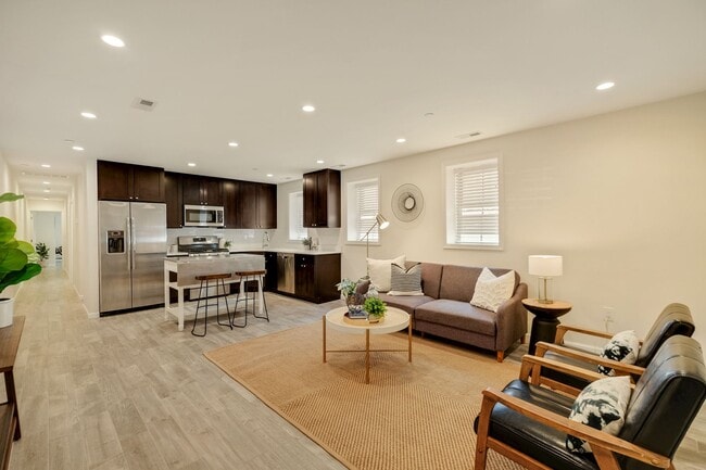 Photo - 1892 Ontario Pl NW Unit #2