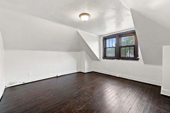 Photo - 400 Center St