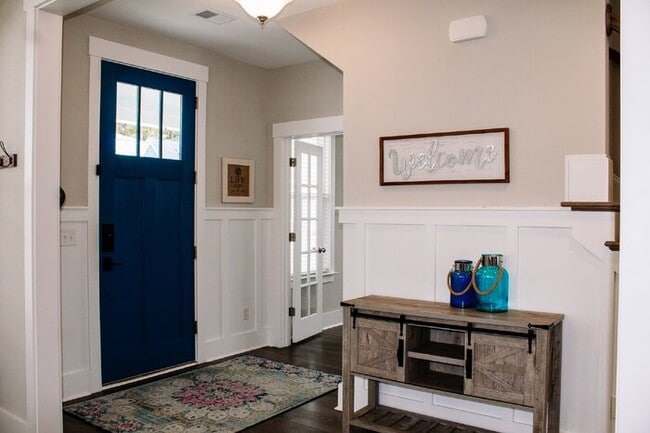 Photo - 393 Oak Park St