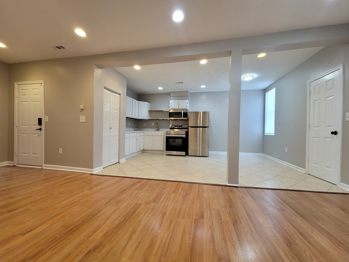 Photo - 941 Brooks Lane