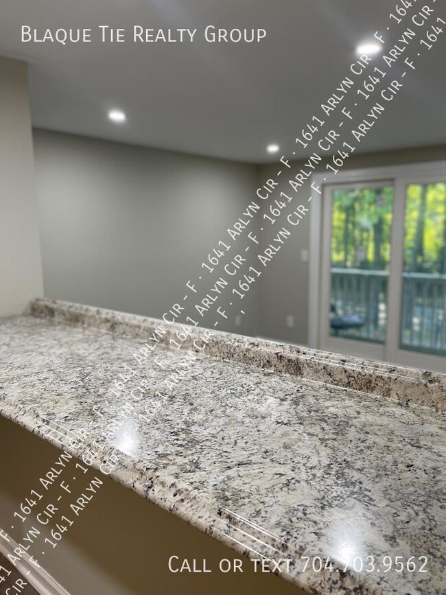 Photo - 1641 Arlyn Cir