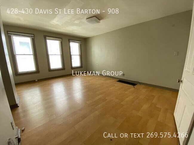 Photo - 428-430 Davis St Lee Barton-908 Unit 908