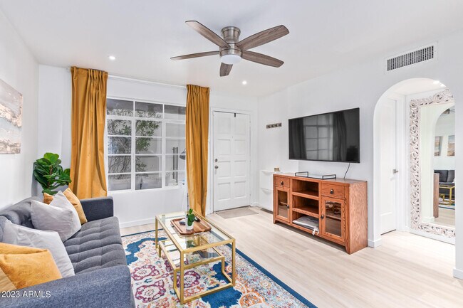 Photo - 1449 E Highland Ave Unidad 9