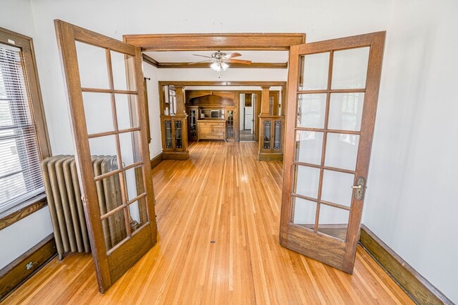 Photo - 990 Grand Ave