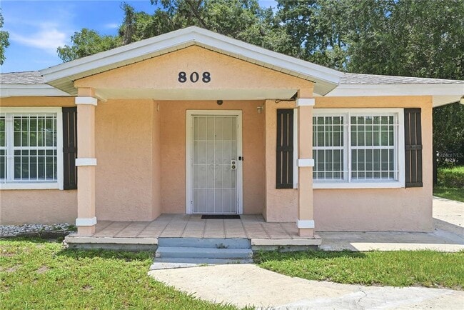 Building Photo - 808 S Ivey Ln