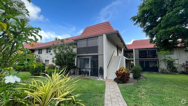 Building Photo - 1050 NW 13th St Unit 193d Rental