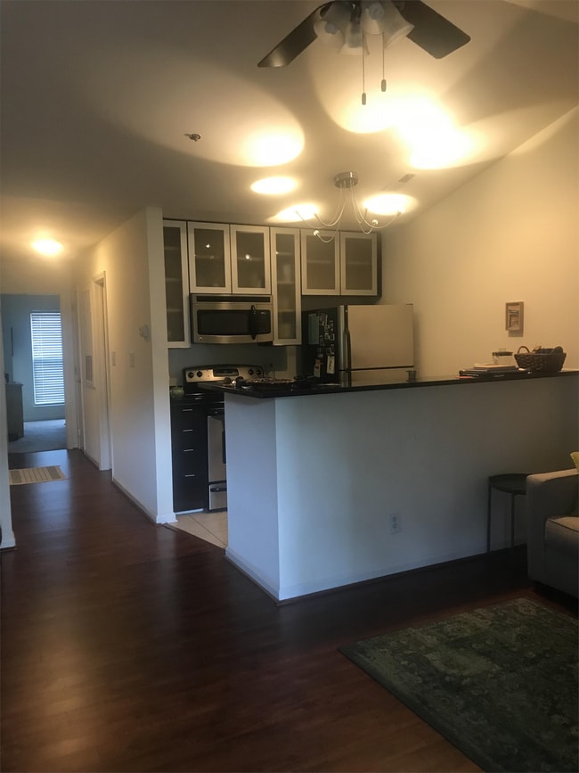 Building Photo - 3-53C S Graham St