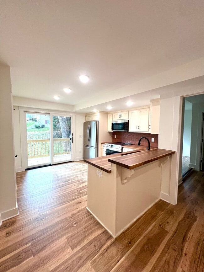 Photo - 10 Phifer St Unidad B