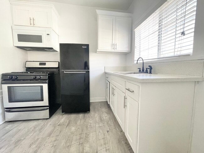 979 S Oxford Ave Los Angeles, CA 90006 - 979 S Oxford Ave Los Angeles, CA 90006 Unidad 106