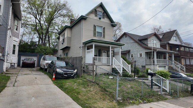 Building Photo - 3034 Glenway Ave Unit 2