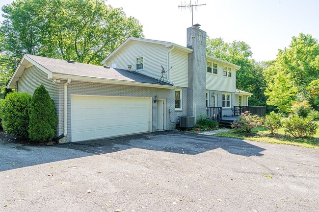 Photo - 8013 Warner Rd