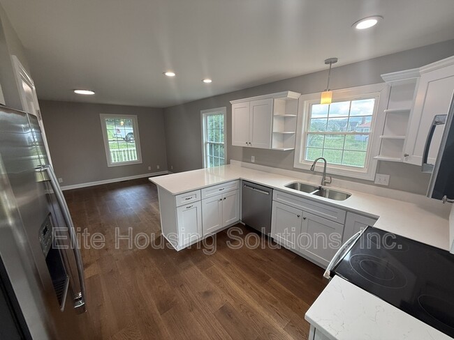 Photo - 445 S 14th St