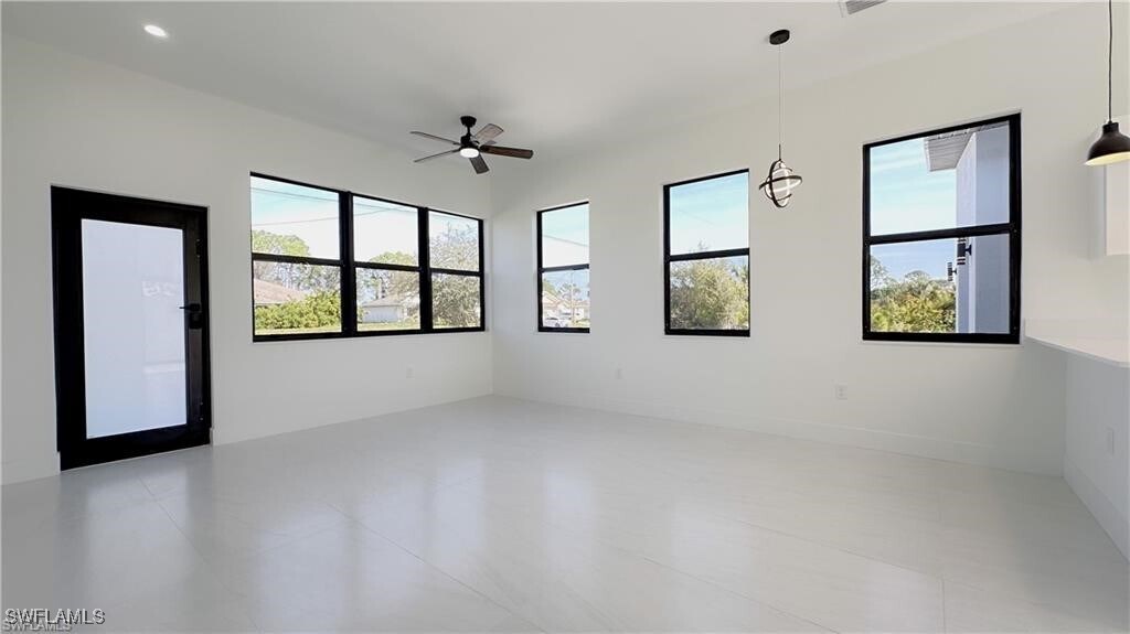 Photo - 714 Chambers St E