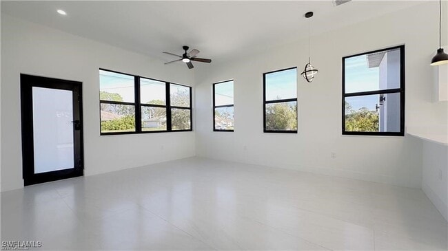 Photo - 714 Chambers St E