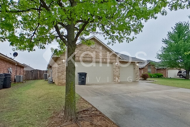 Photo - 529 Loyd Ln