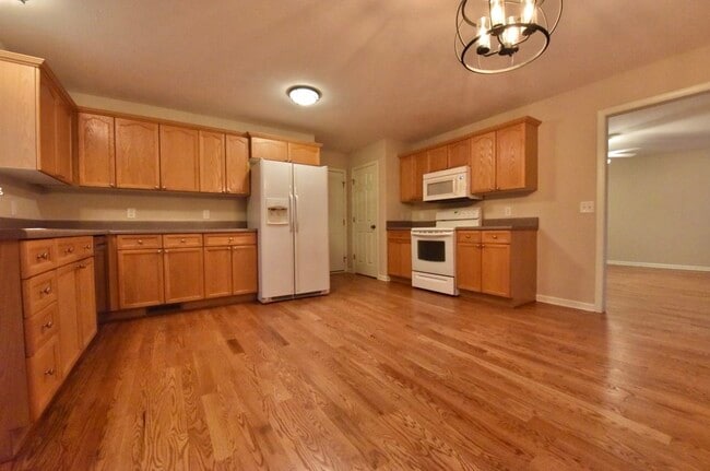 Photo - 924 Sandstone Ln