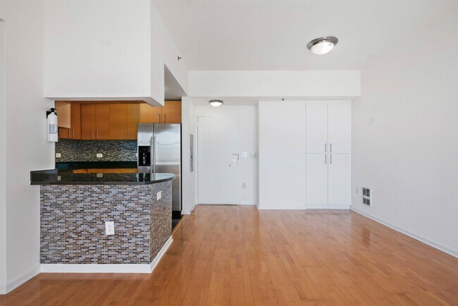 Photo - 102 Christopher Columbus Dr Unit 901