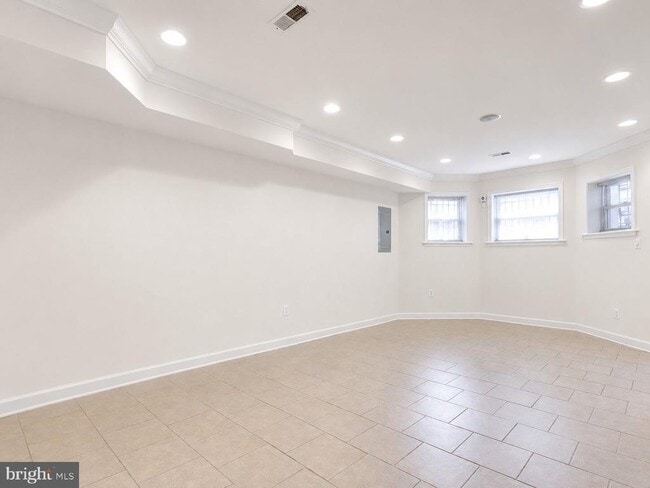 Building Photo - 35 Rhode Island Ave NW Unit A