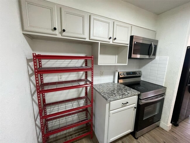 Photo - 411 Guyer St