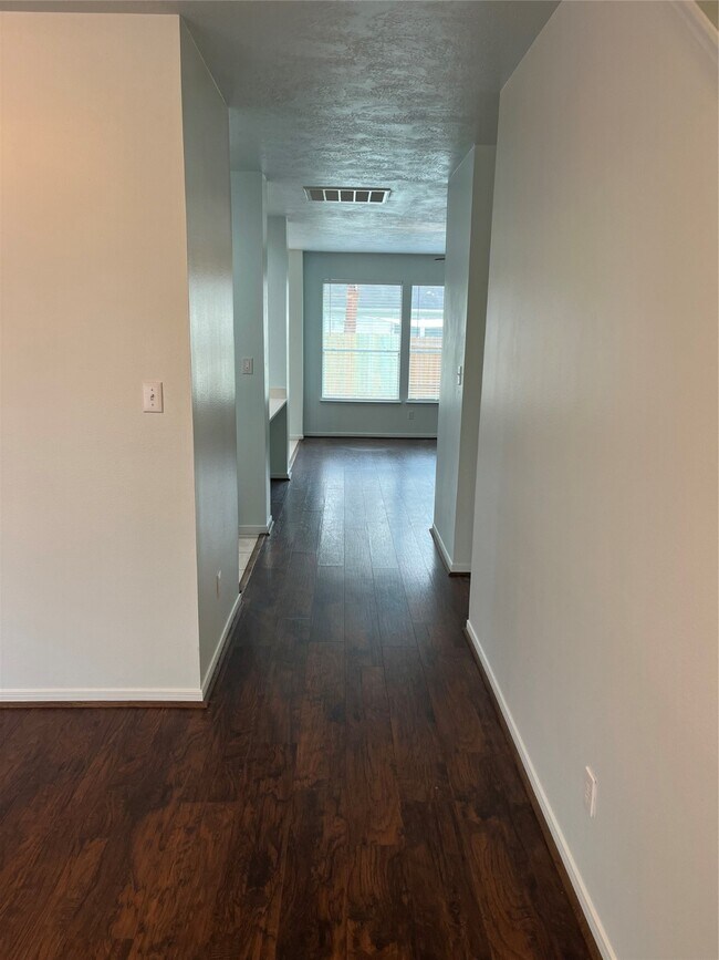 Photo - 911 Chapwood Ct