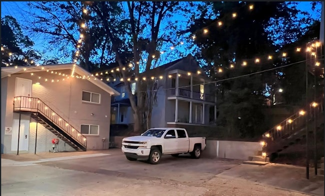 Building Photo - 103 N Nash St Unit #1