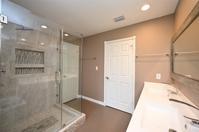 Photo - 2127 Lamonte Ln