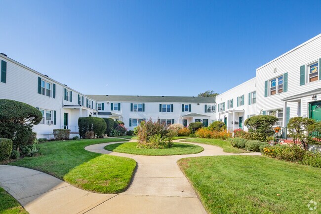 Entrances - Ocean Harbor View Apartments