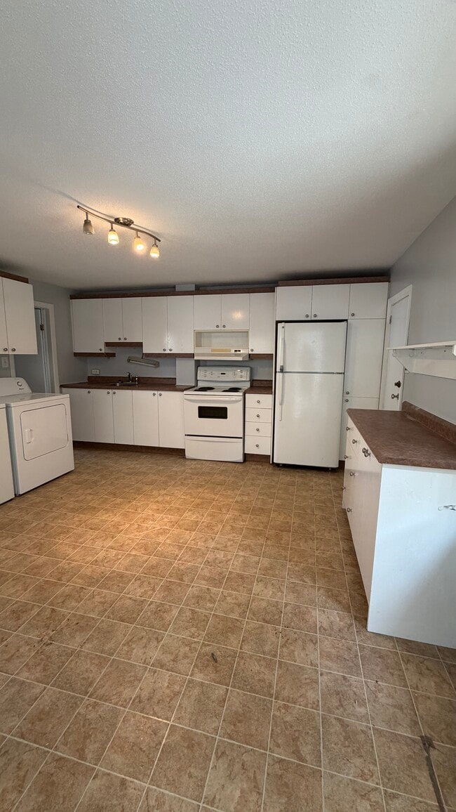 Building Photo - Au cœur de Hull - 1 chambre avec stationnement GRATUIT - 1,400 $ ! Unit 1