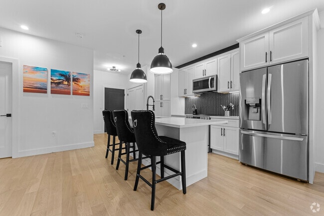 Building Photo - 68 Armandine St Unit 2 Rental