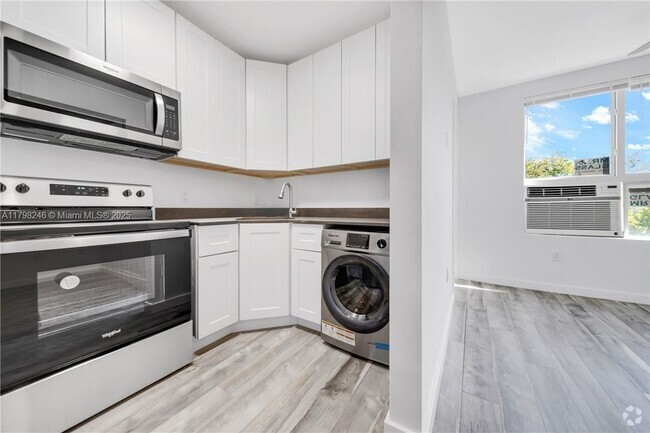 Building Photo - 1036 SW 5th St Unit 11 Rental