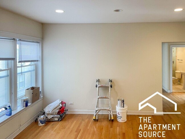 Photo - 3916 N Pine Grove Ave Unidad 2