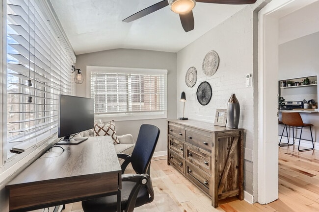 Photo - 1660 N Gaylord St Unidad ID1026274P