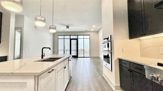 Photo - 3330 Oak Grove Ave Unit 1303