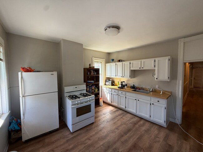 Building Photo - 348 Faneuil St Rental