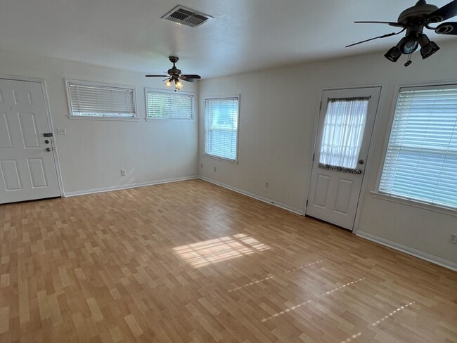 Building Photo - 107 Tarpon Ave Rental