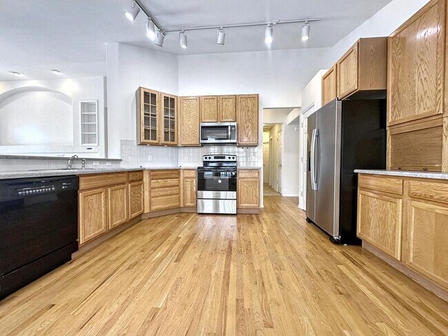 Photo - 5958 S Wenatchee St