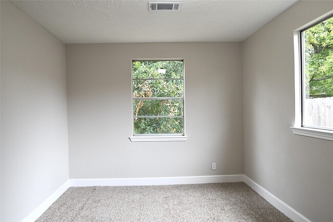 Photo - 8535 Tilgham St