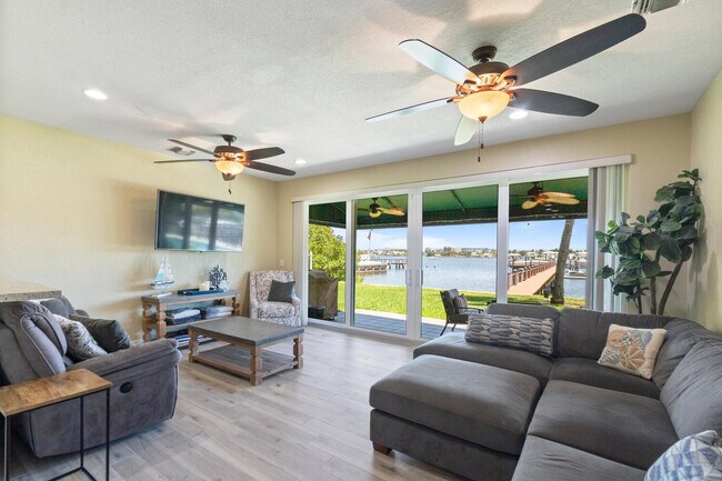 Photo - 316 N Lake Dr